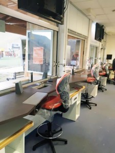 Tiroir-caisse FT460 Optimisé encastré dans le plan de travail d'un guichet d'accueil !